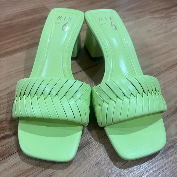Barely worn lime green block heal square toe sandals - Picture 5 of 10